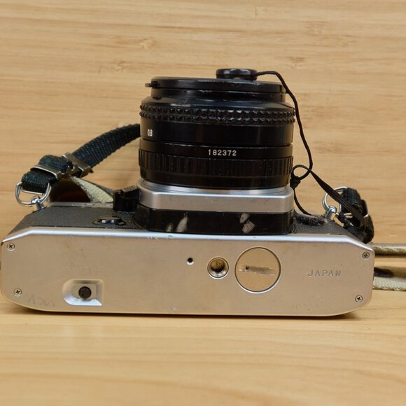 Vintage Ricoh KR-5 35mm SLR Camera, with Rikonar F/2.2 55mm lens, Made in Japan - Picture 7 of 8